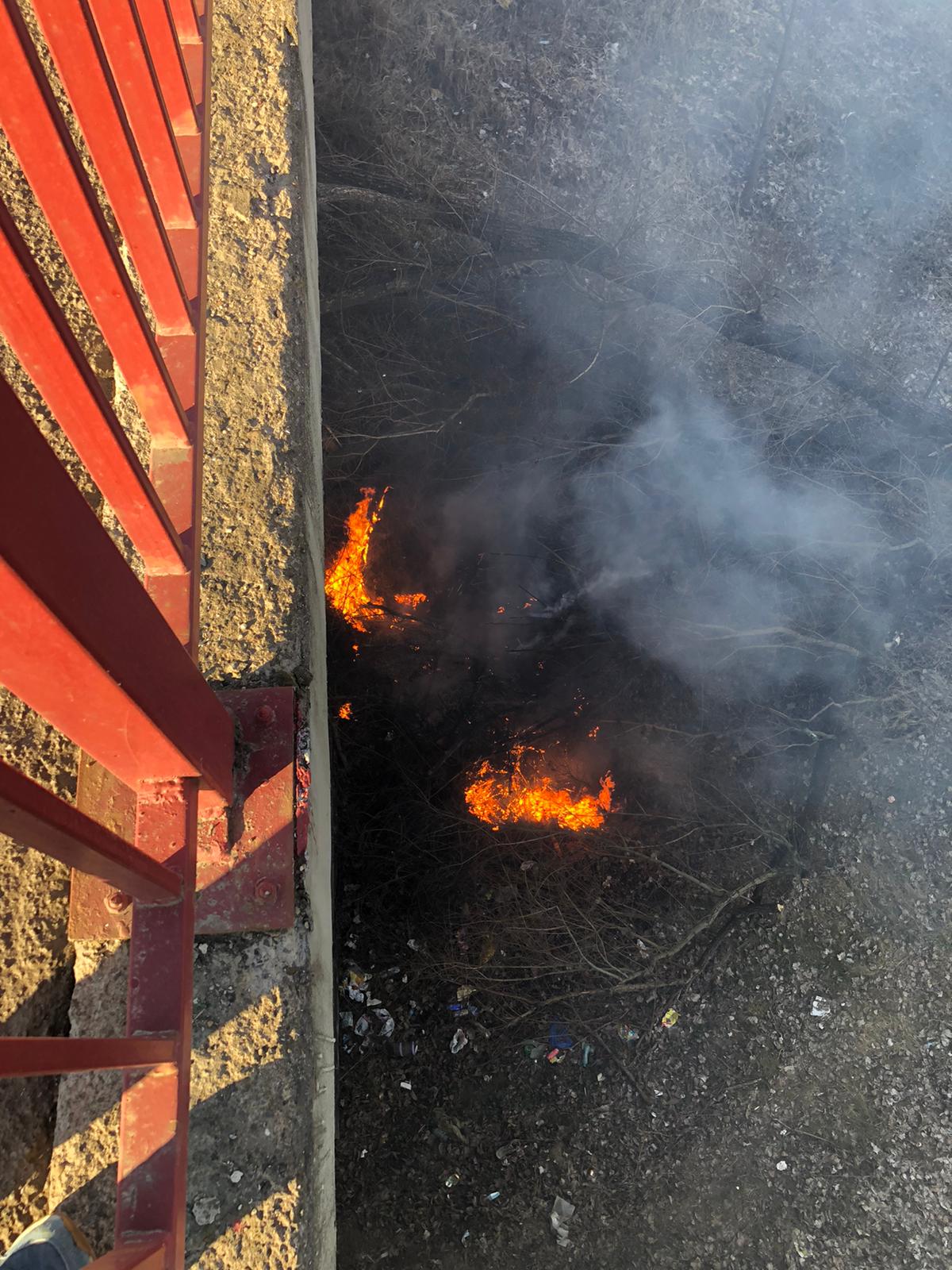 Incendiu sub podul Golescu. Nu au fost victime