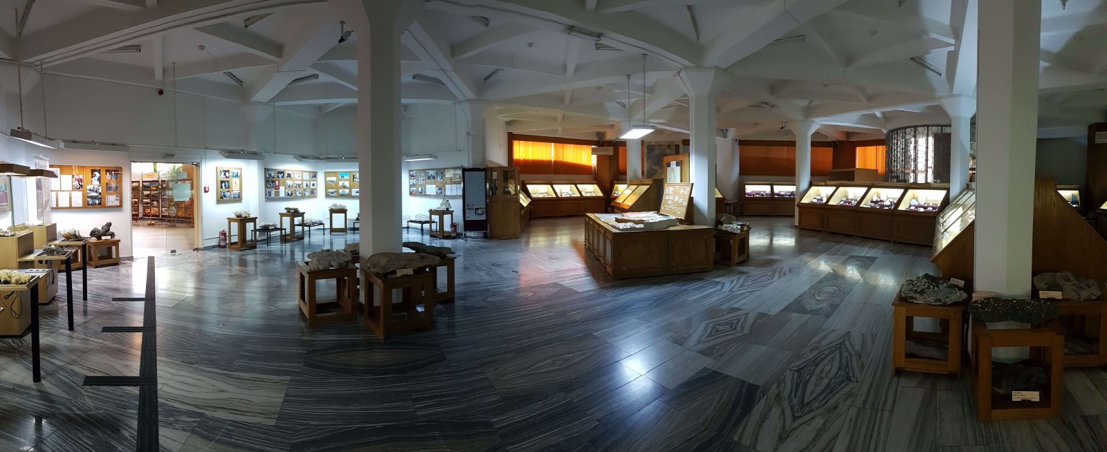 O vizită la Muzeul de mineralogie din Baia Mare, cel mai vast muzeu regional din Europa