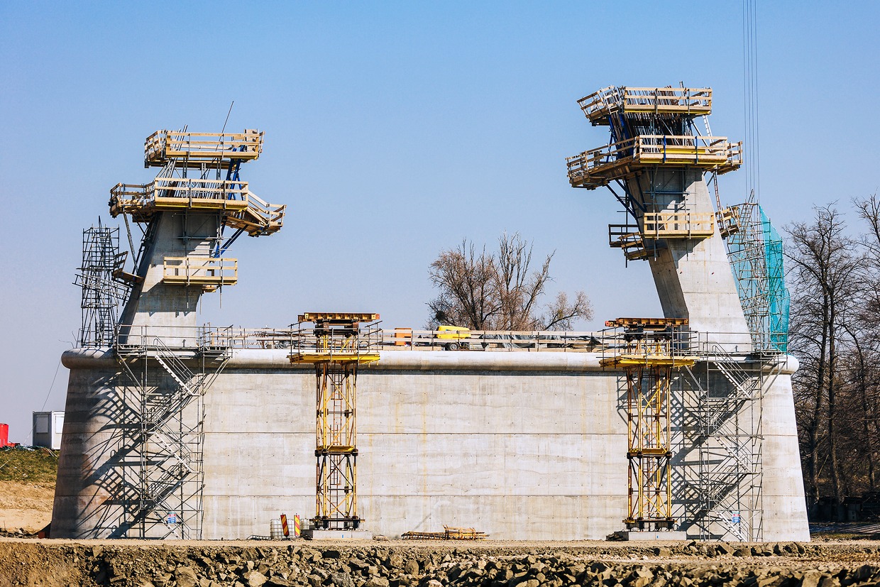 MONITORIZARE. Lucrările la podul peste râul Someș, în grafic