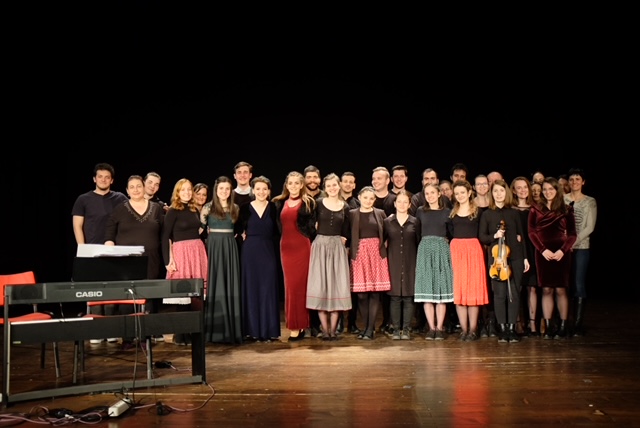 Studenții Facultății de Teologie Reformată și Muzică de la Universitatea Babeș-Bolyai din Cluj-Napoca au susținut un concert de muzică variat la Teatrul Municipal Carei