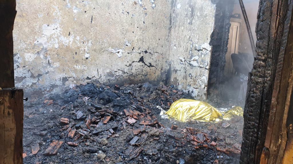 TRAGEDIE. Incendiu grav în Lazuri, un bărbat a decedat în condiții cumplite