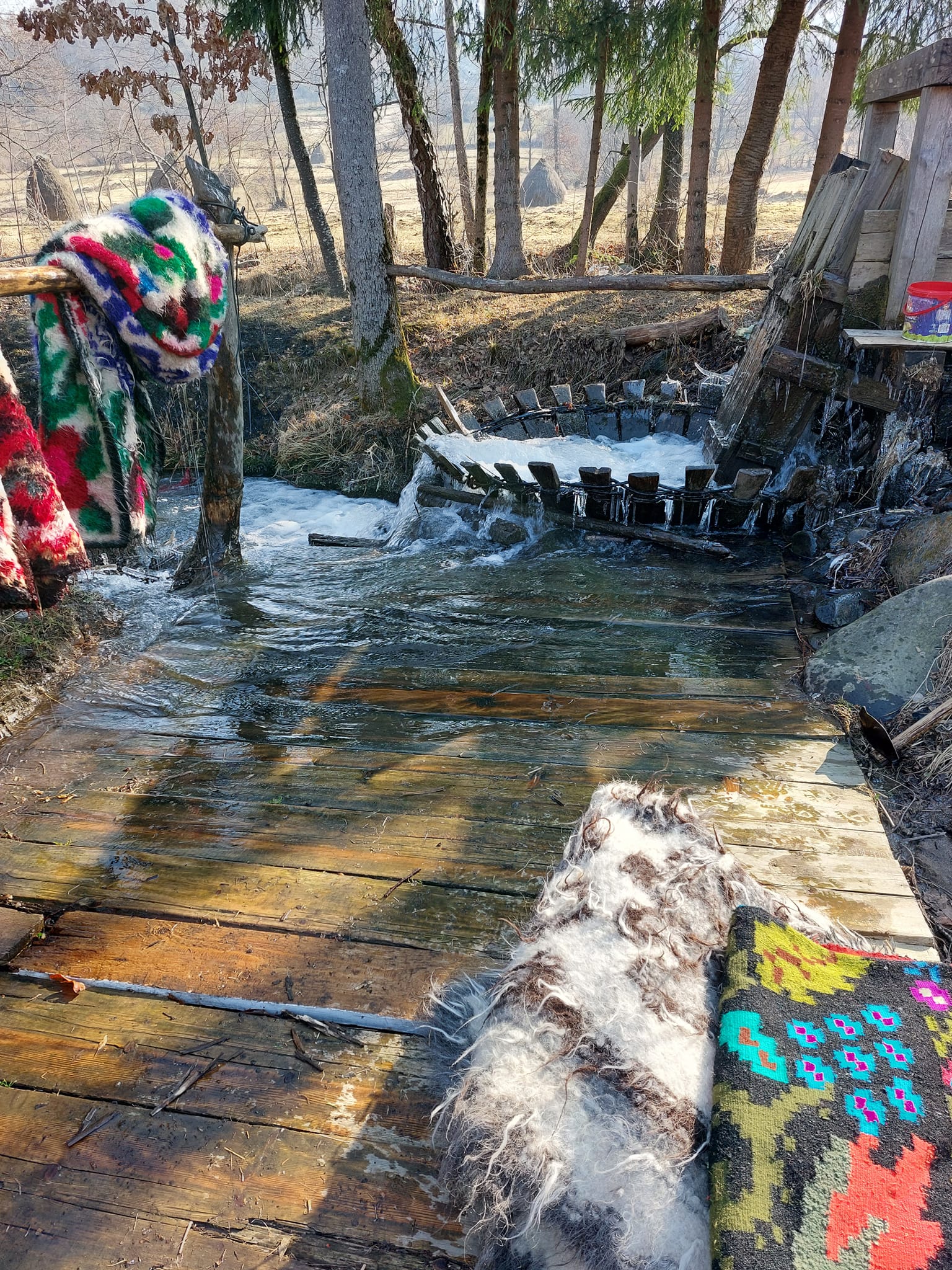 E vremea vâltorilor - „mașinile de spălat ecologice” ale oșenilor