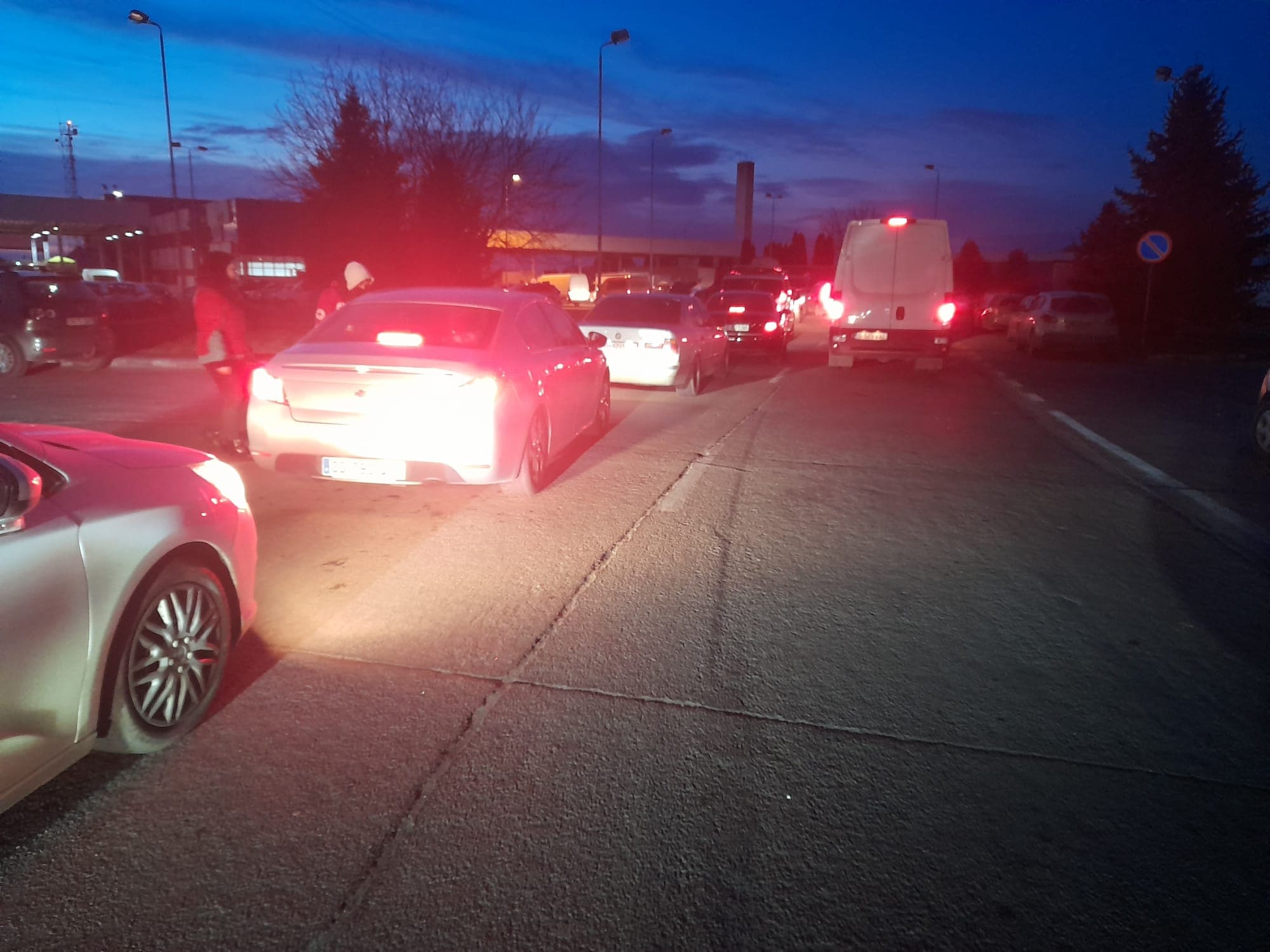 Mai bine de jumătate dintre persoanele care ies din țară pe la Petea și Urziceni sunt ucraineni