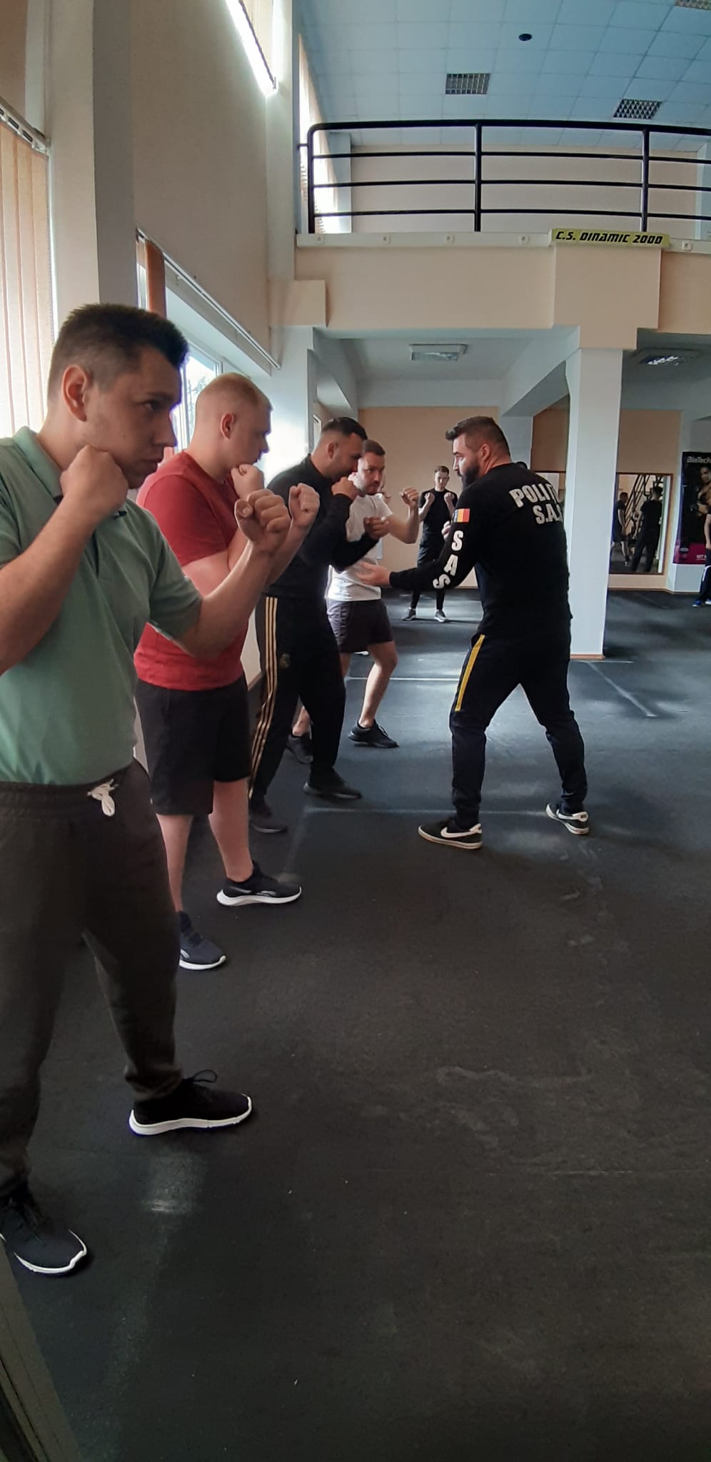 Sesiuni de pregătire profesională pentru polițiștii stradali