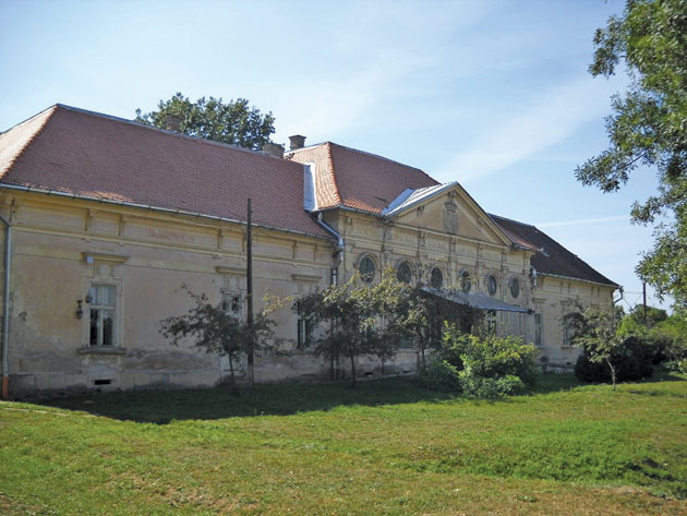 Hododul are cele mai multe monumente de arhitectură dintre localitățile rurale ale județului