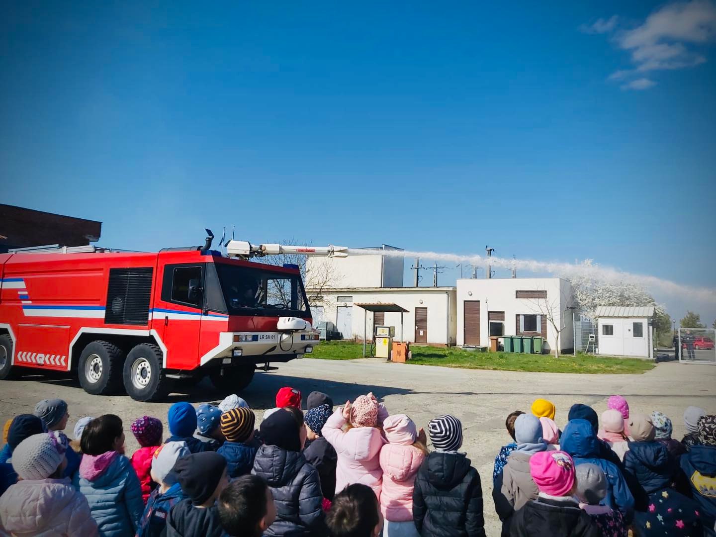 Elevii și preșcolarii, invitați la Aeroport