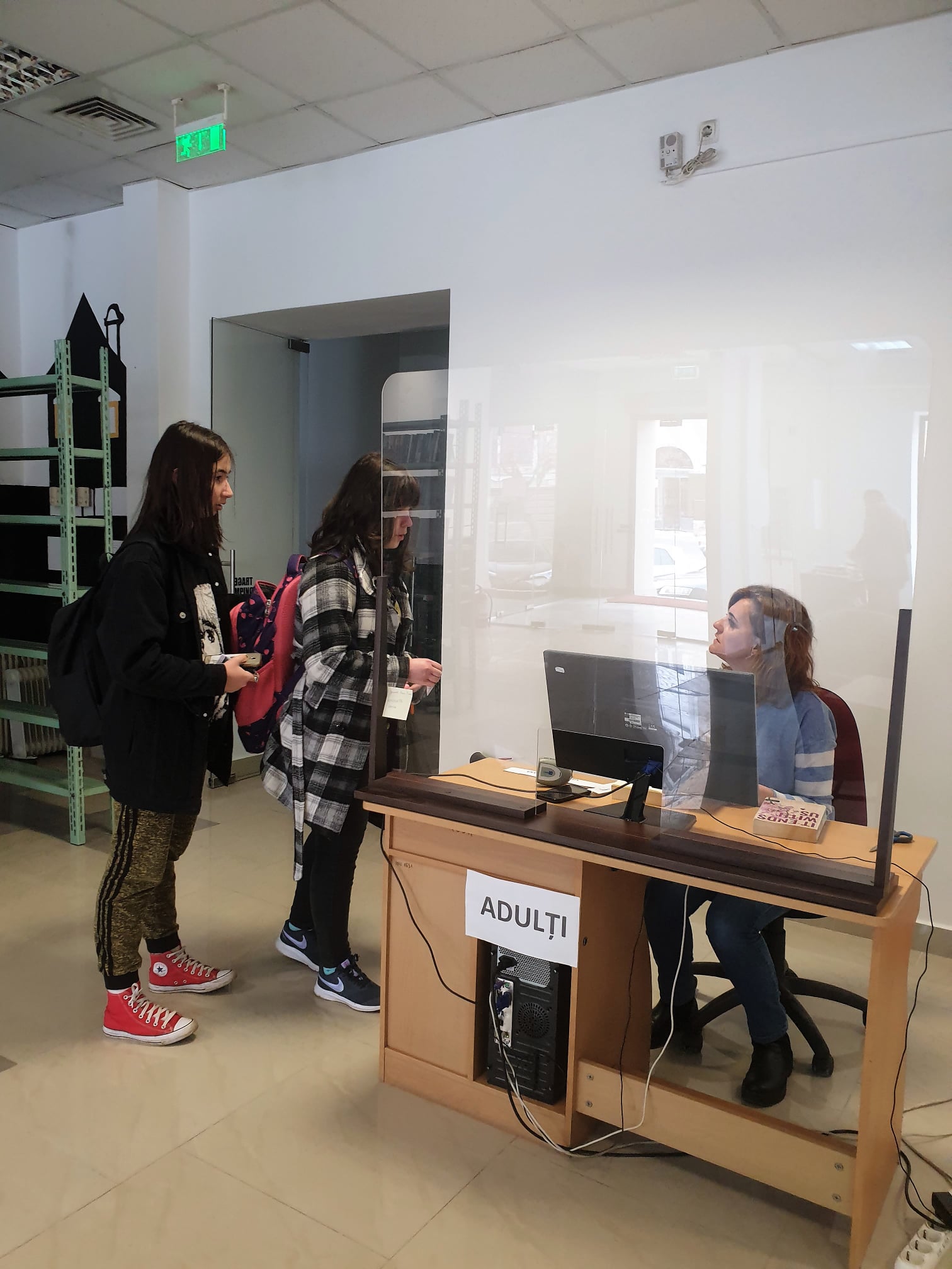 Punctul unic de deservire a publicului din cadrul Bibliotecii Județene va funcționa într-un nou spațiu