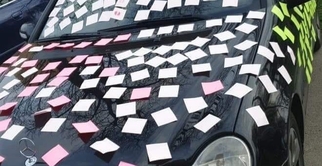 A nins cu bilețele. De dragoste, cică...