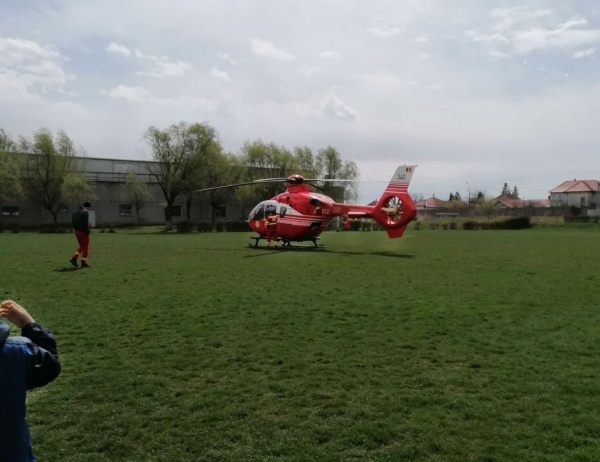 FOTO. Fetiță de 6 ani, în STARE CRITICĂ. Preluată de elicopterul SMURD