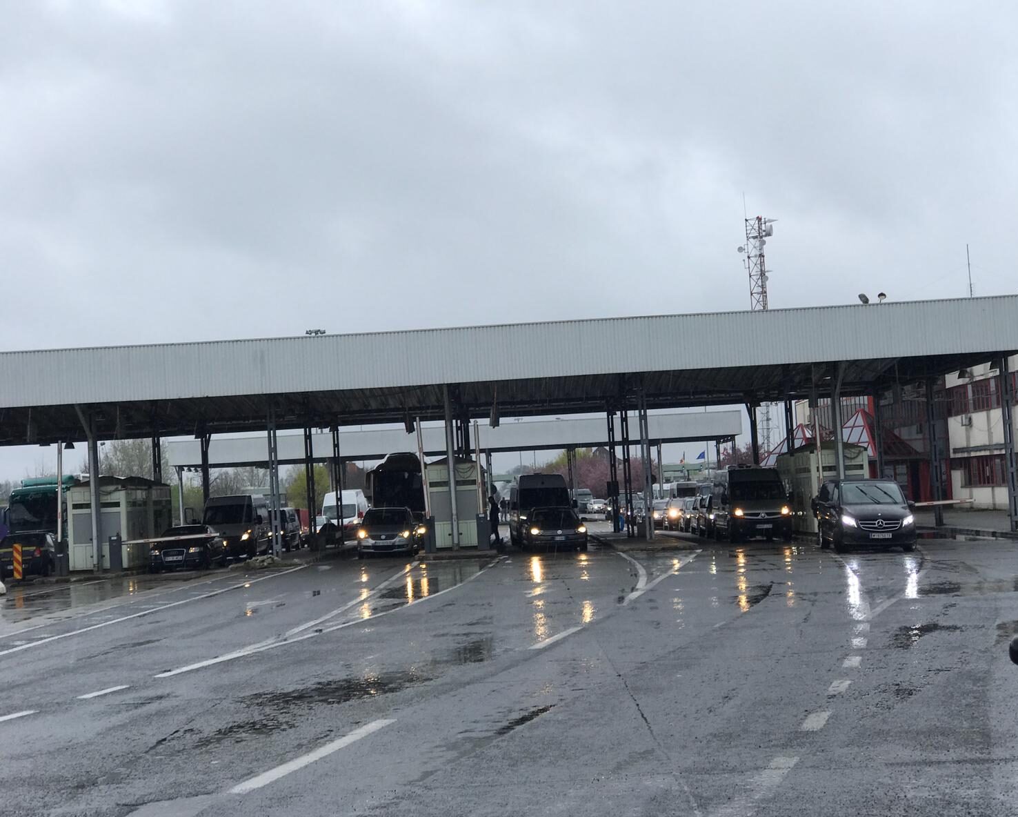 Românii se întorc în țară. Cât se așteaptă la PTF Petea și PTF Urziceni