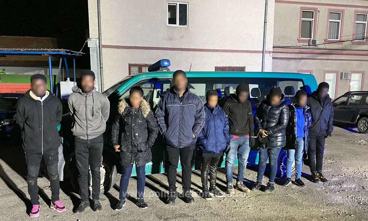 FOTO. Nouă cetăţeni din Ghana au încercat să treacă ilegal frontiera în Ungaria