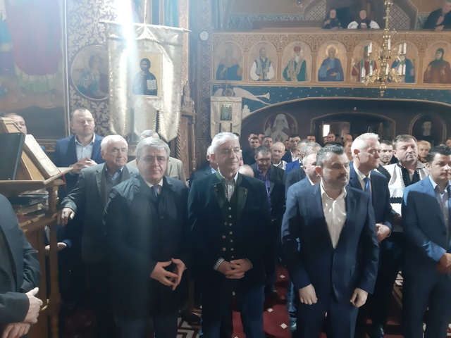 Sărbătoare.  Slujba de Sfântul Gheorghe oficiată la Mănăstirea din Bixad