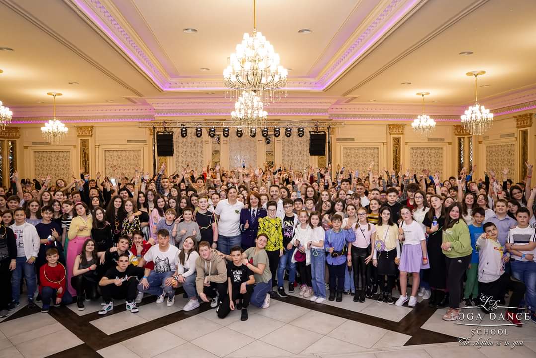 IMPLICARE. 400 de elevi de gimnaziu informaţi de poliţişti şi specialişti antidrog  în Programul Educaţional Loga Dance School