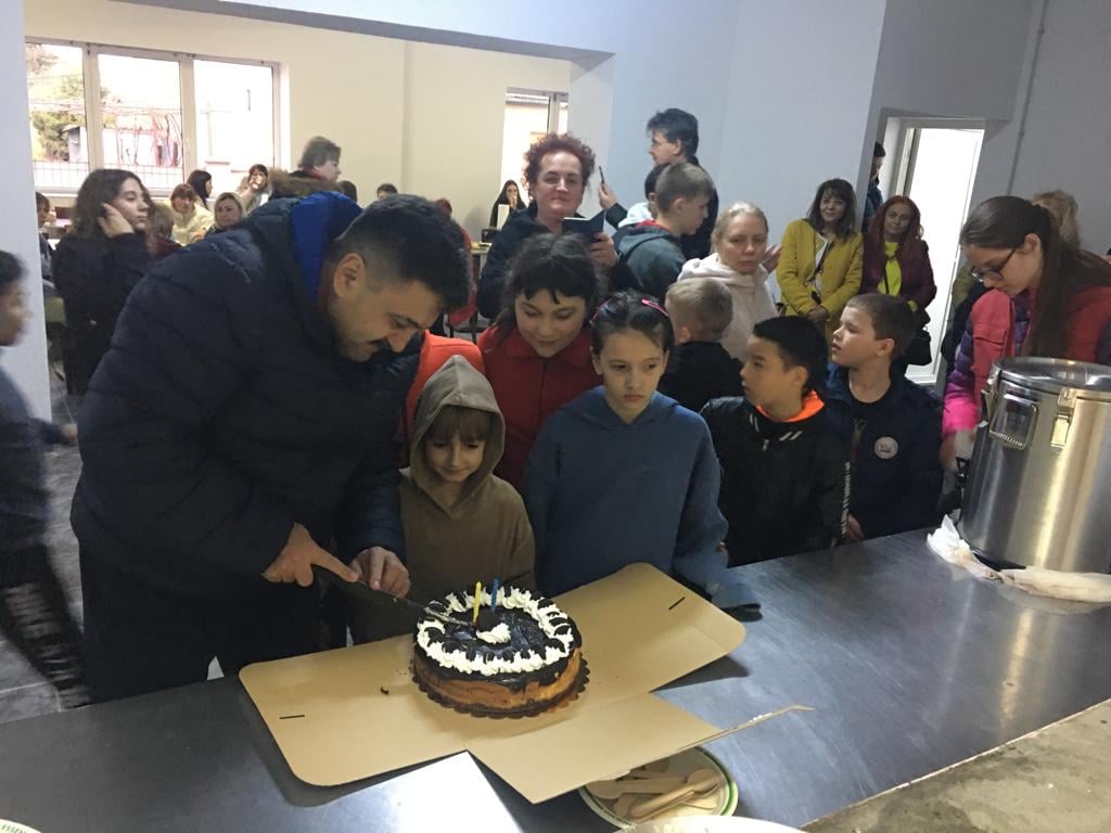 FOTOGALERIE. Un grup de 175 de orfani din Ucraina au intrat în țară pe la Halmeu