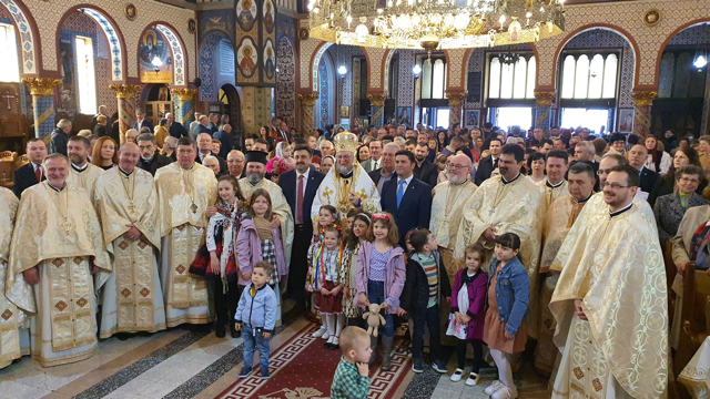 Eveniment. Înalt Preasfințitul Părinte Iustin a oficiat slujba la Catedrala Ortodoxă Adormirea Maicii Domnului