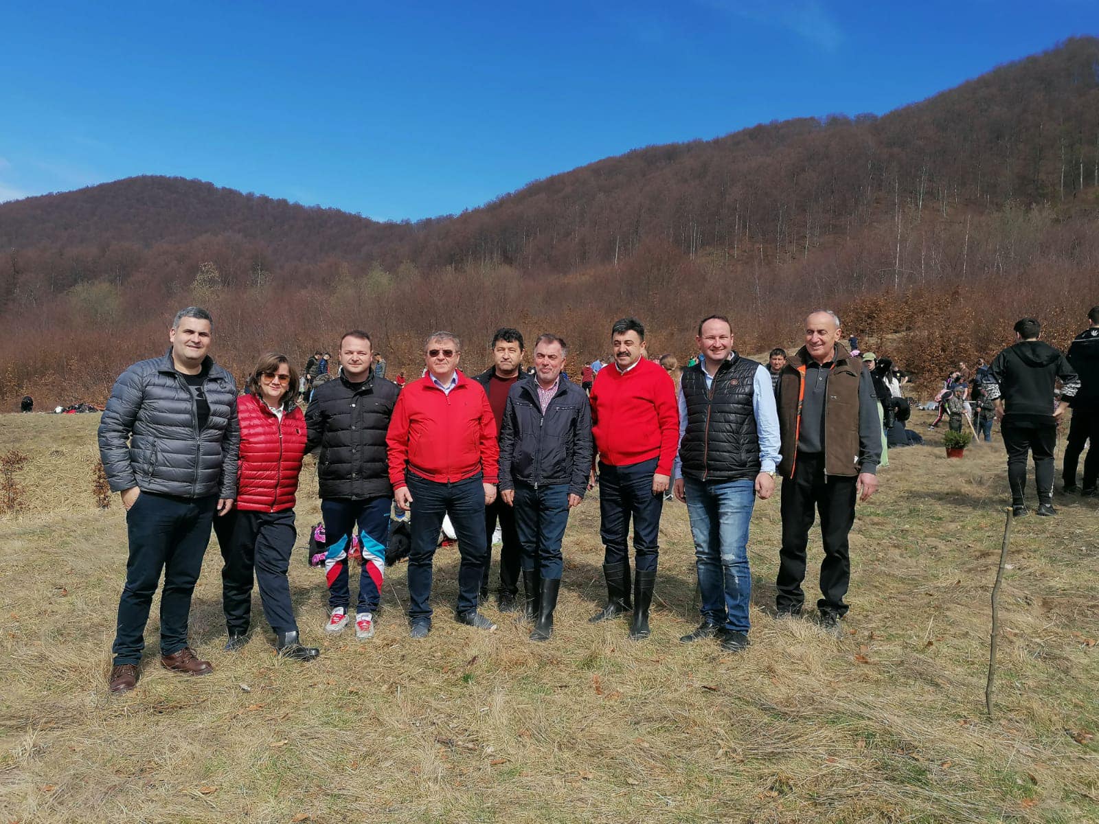 FOTOGALERIE. "PSD pentru o Românie Verde". Social democrații sătmăreni au plantat puieți la Luna Șes