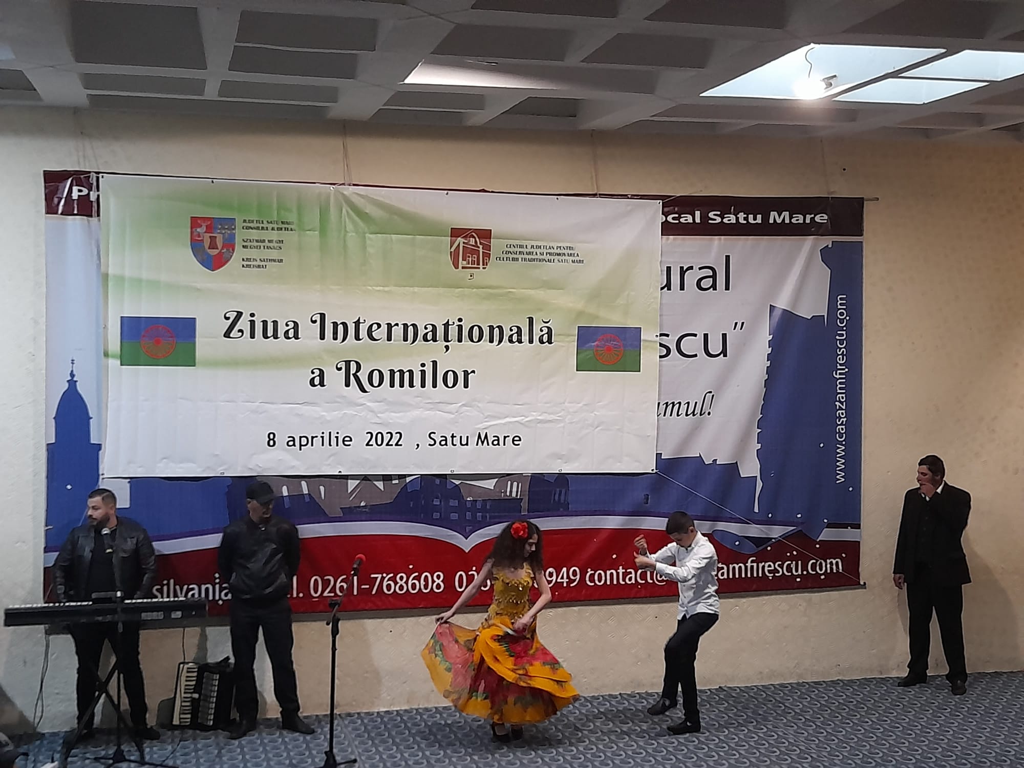 GALERIE FOTO. Ziua internațională a romilor sărbătorită cu muzică și dansuri