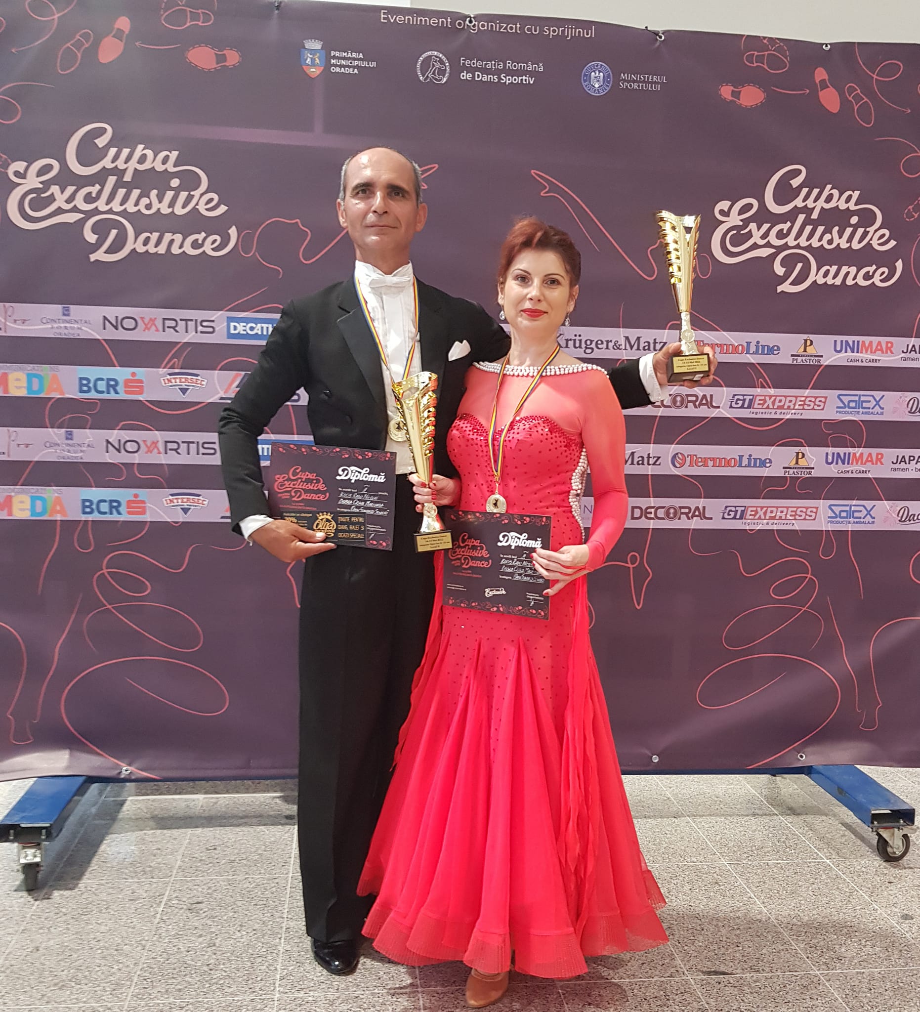 Rezultate excepționale la concursuri de dans sportiv ale clublului Royal Dance, la Oradea si Bistrita