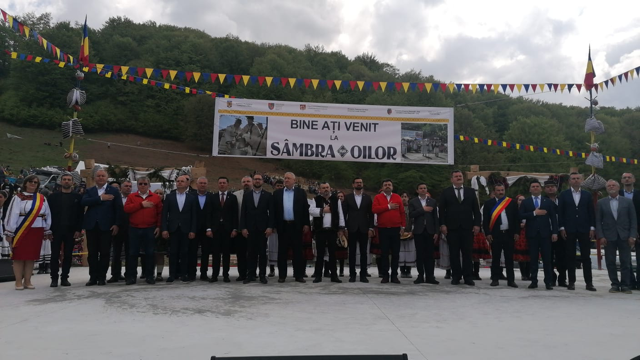 S-A DAT STARTUL. Cea  de-a LXIV – a ediție a festivalului folcloric ,,Sâmbra Oilor” pe dealul de la Huta Certeze si Moișeni.