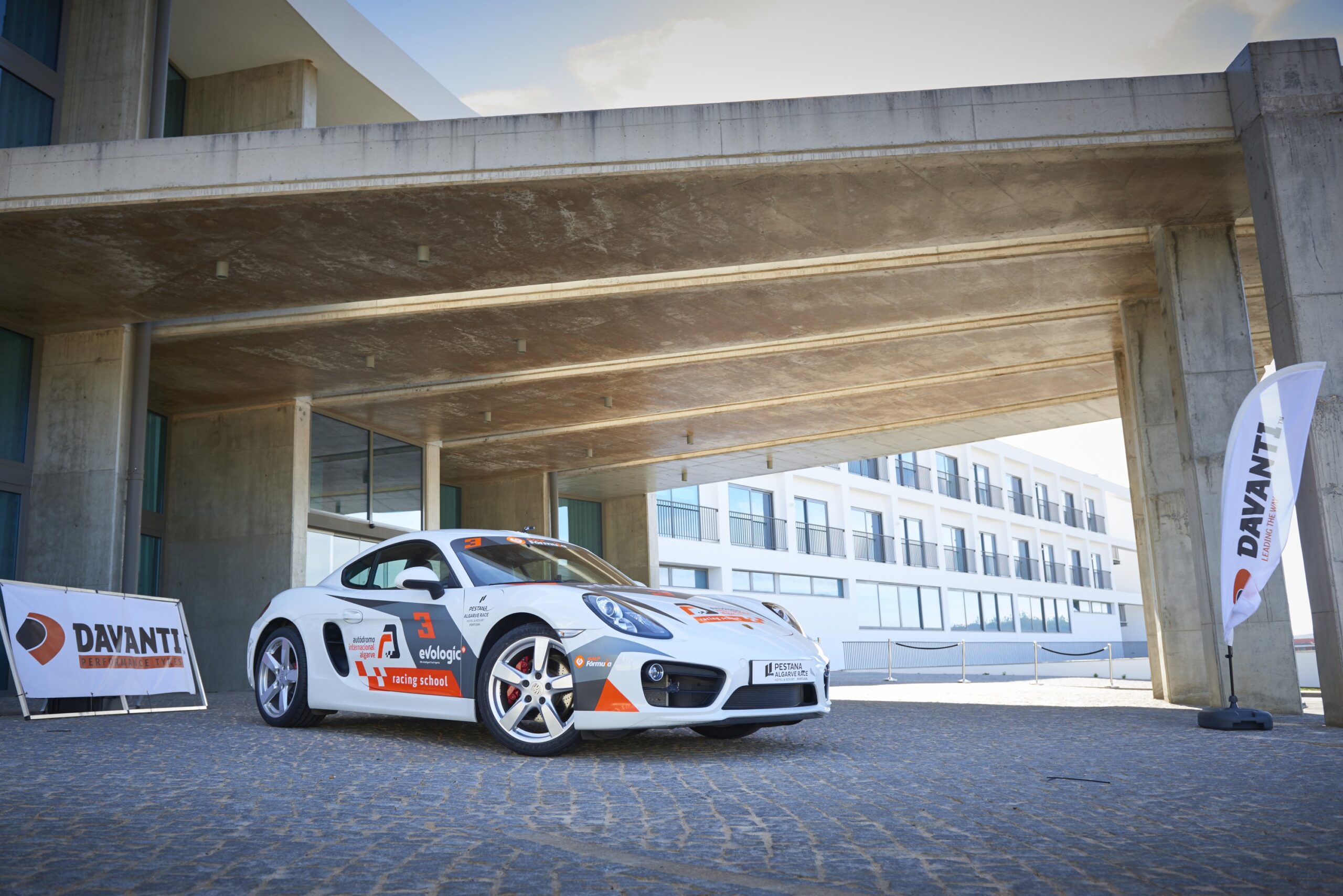 Schimbăm anotimpurile, schimbăm și anvelopele – când trebuie să treci la cauciucuri de vara?