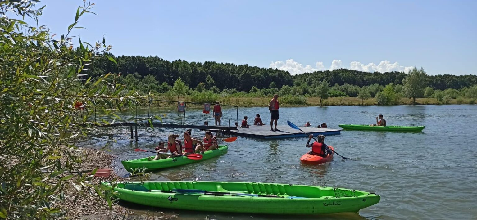Caiac SMile oferă un cadou  de 1 iunie, copiilor ucrainieni: o tabără de vară în care au asigurate activități sportive și o masă caldă