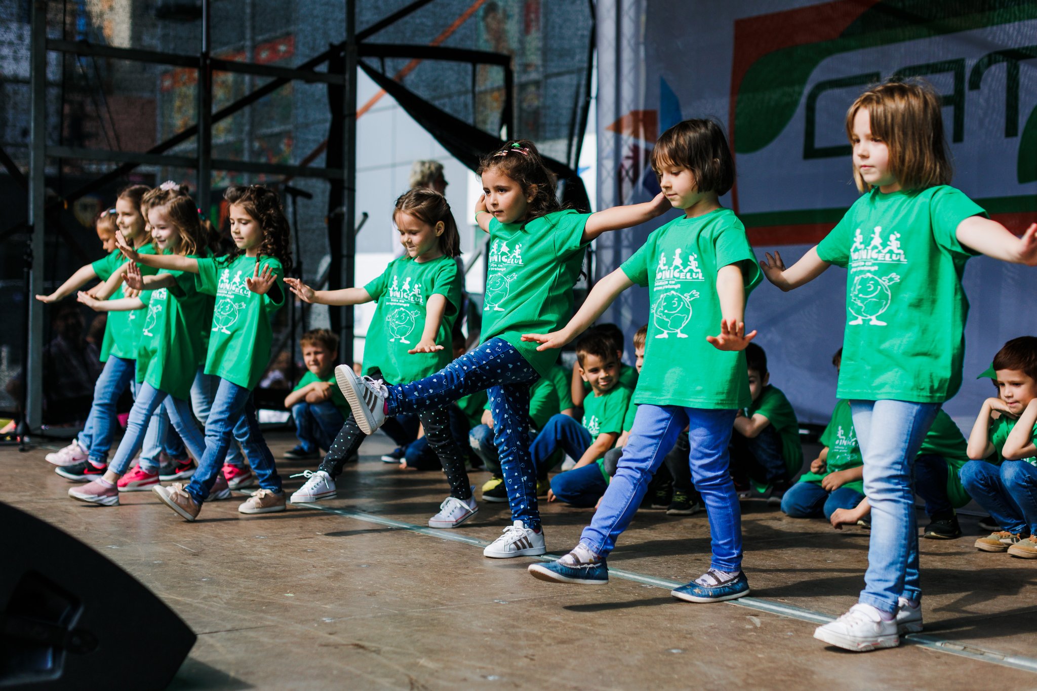 FOTO. Copiii de la scolile din municipiu vor urca pe scena Catena
