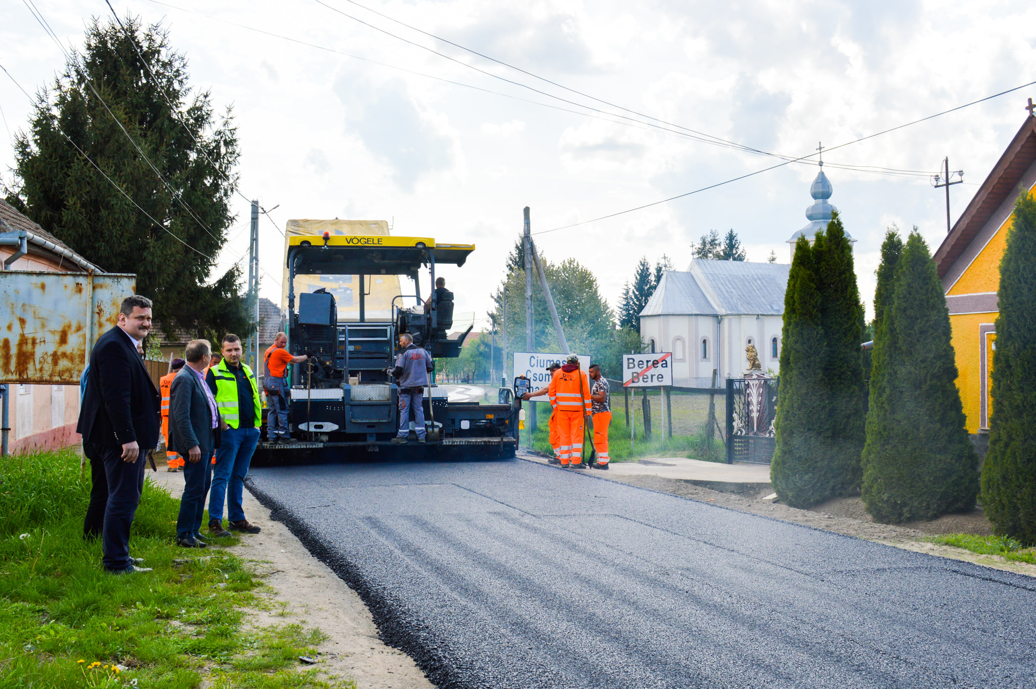 FOTOGALERIE. Se lucrează intens pentru repararea și modernizarea drumurilor din județ