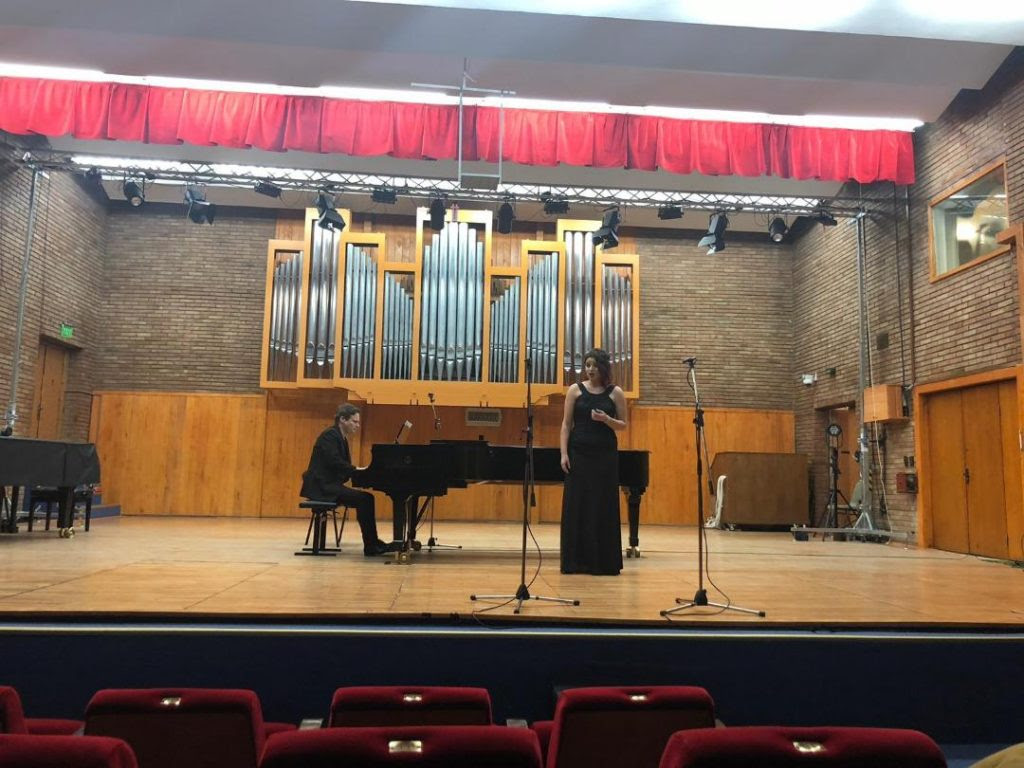 EVENIMENT. Miercuri mezzosoprana Dora Blatniczki cântă la Turnul Pompierilor pentru copii