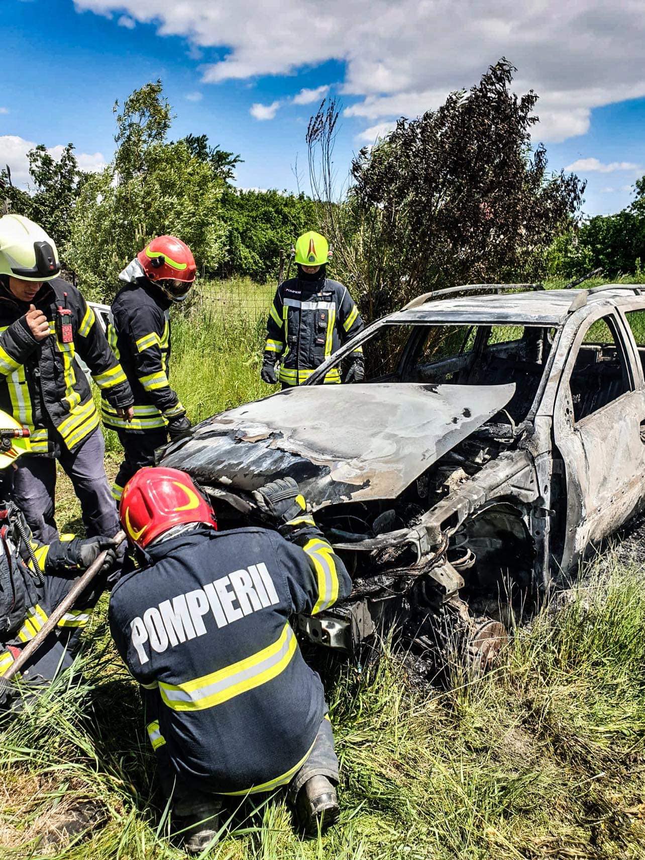 Autoturism în flăcări