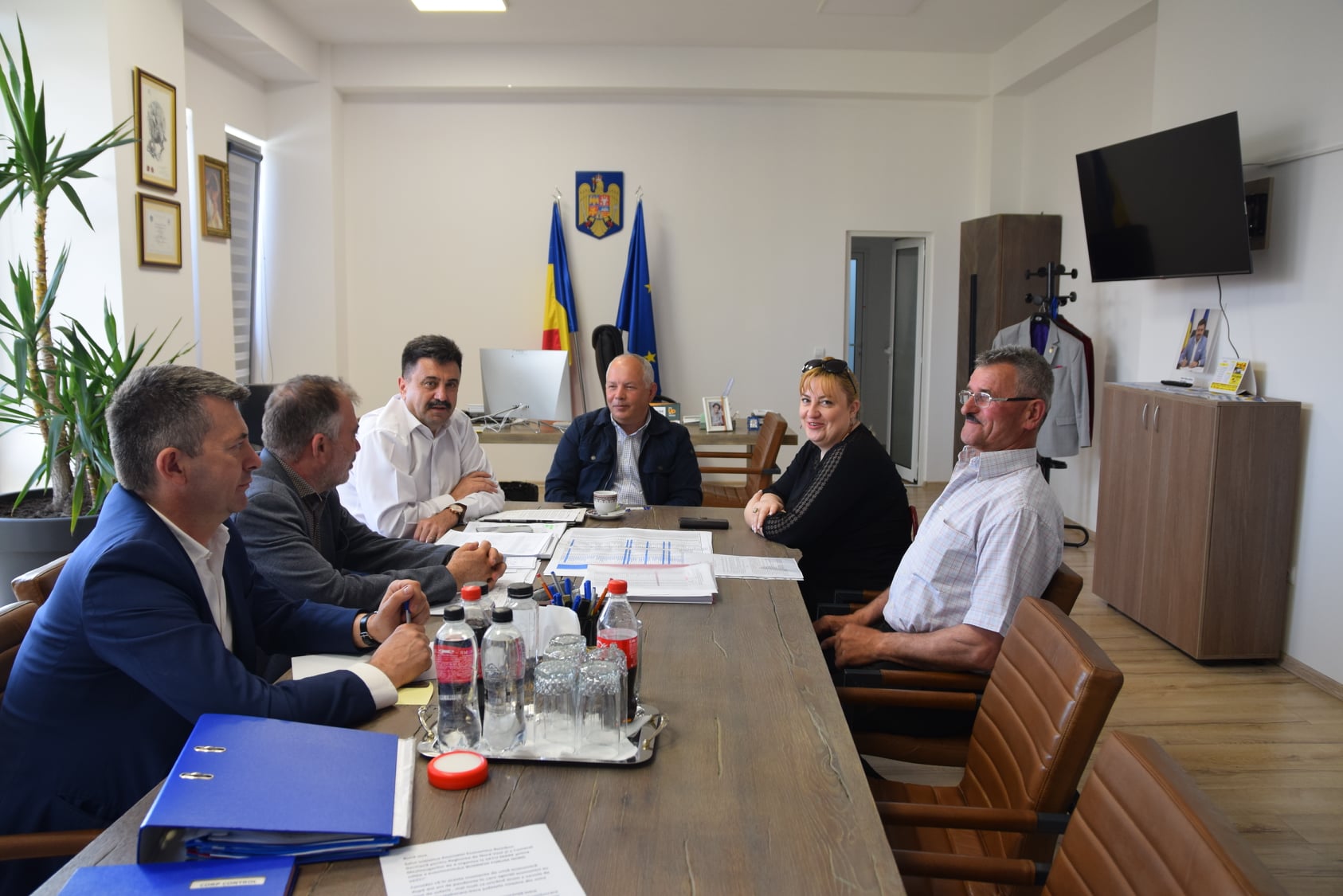FOTO: Întâlnire de lucru a prefectului Radu Roca cu primarul comunei Moftin