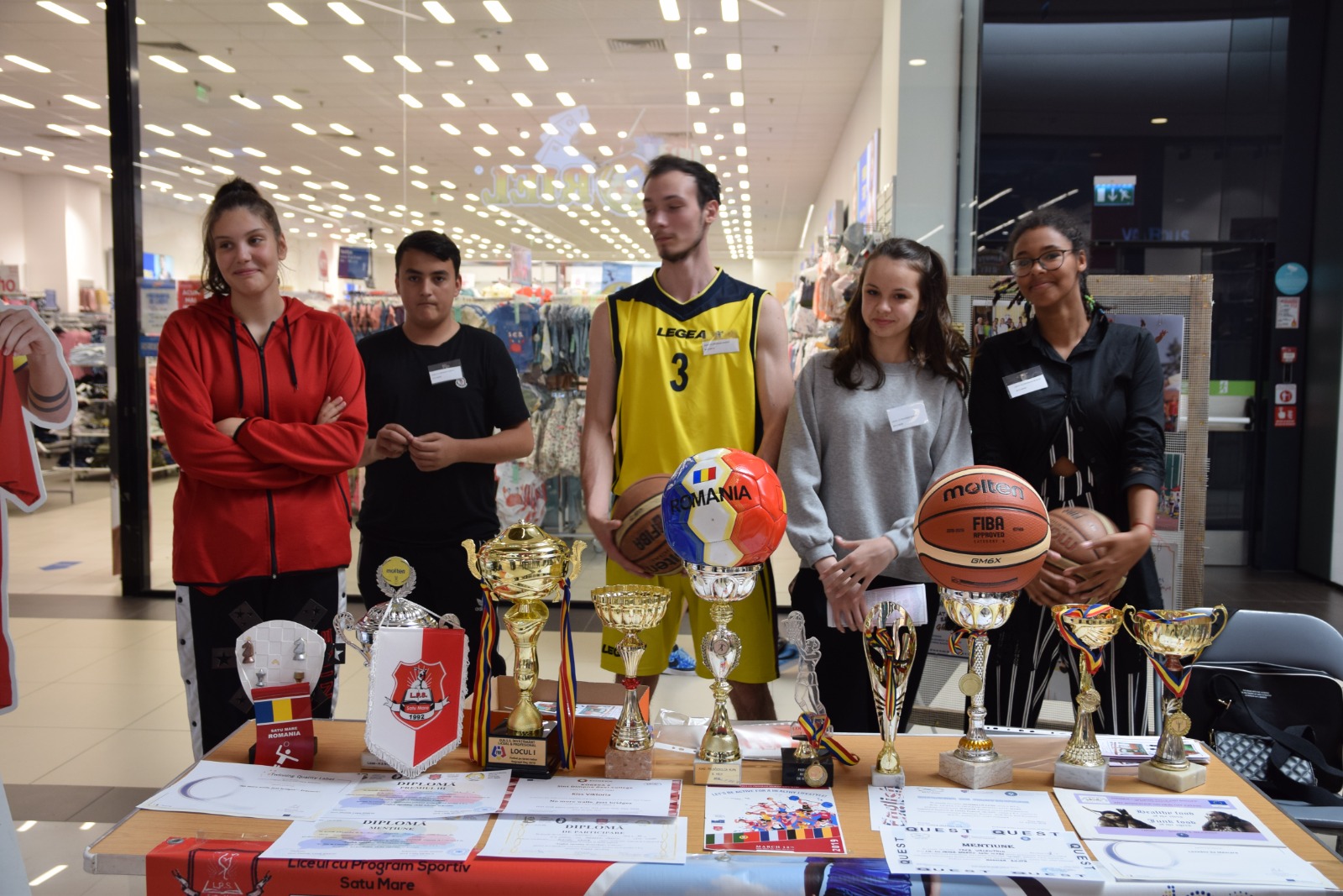 GALERIE FOTO. Târgul liceelor în municipiul Satu Mare. Ofertele au fost bogate și atractive