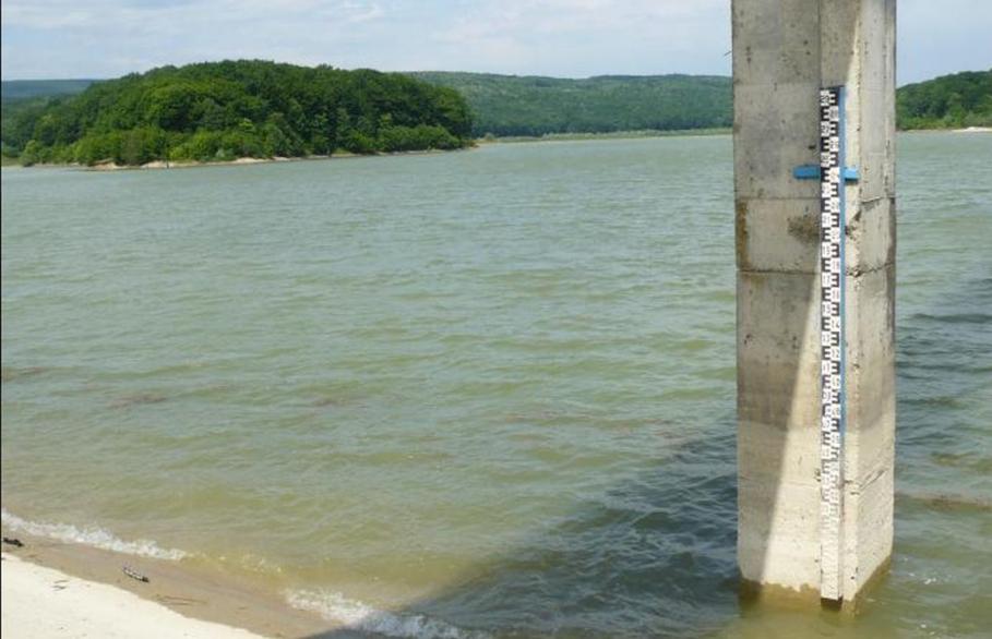 TRAGEDIE. Un tată s-a aruncat cu cei doi copii, de 4 luni respectiv 5 ani,  în baraj