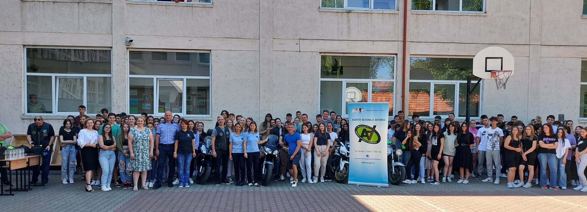 Activități pentru prevenirea traficului și consumului ilicit de droguri, la Colegiul Economic "Gheorghe Dragoș"