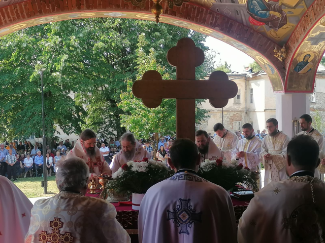 EVENIMENT. Hramul Mănăstirii Bixad de sărbătoarea Sfinților Apostoli Petru și Pavel