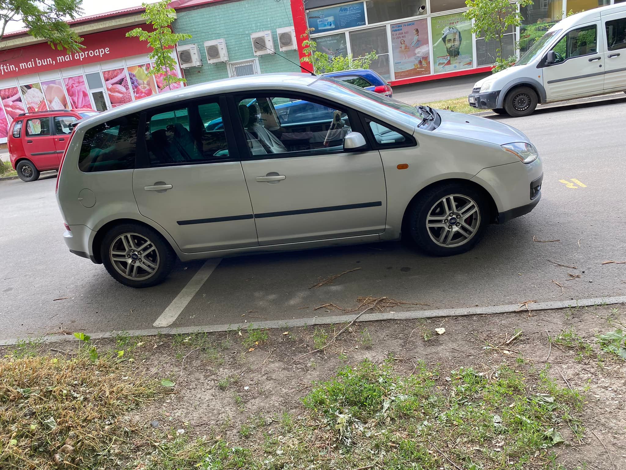 Parcare între linii...