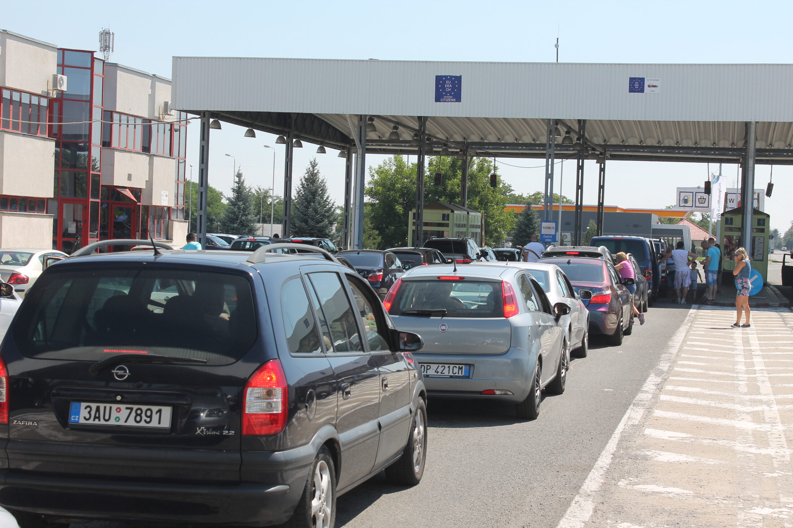 Certificat de înmatriculare fals depistat  la controlul de frontieră