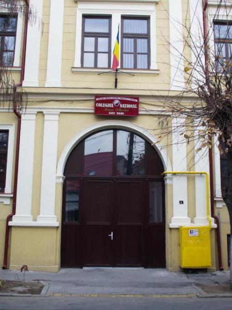 Două eleve de la Colegiul Național Ioan Slavici, rezultate deosebite la bacalaureat!