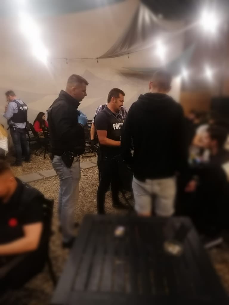 RAZII. Polițiștii au pornit vânătoarea traficanților de droguri și a drogaților din Sătmar