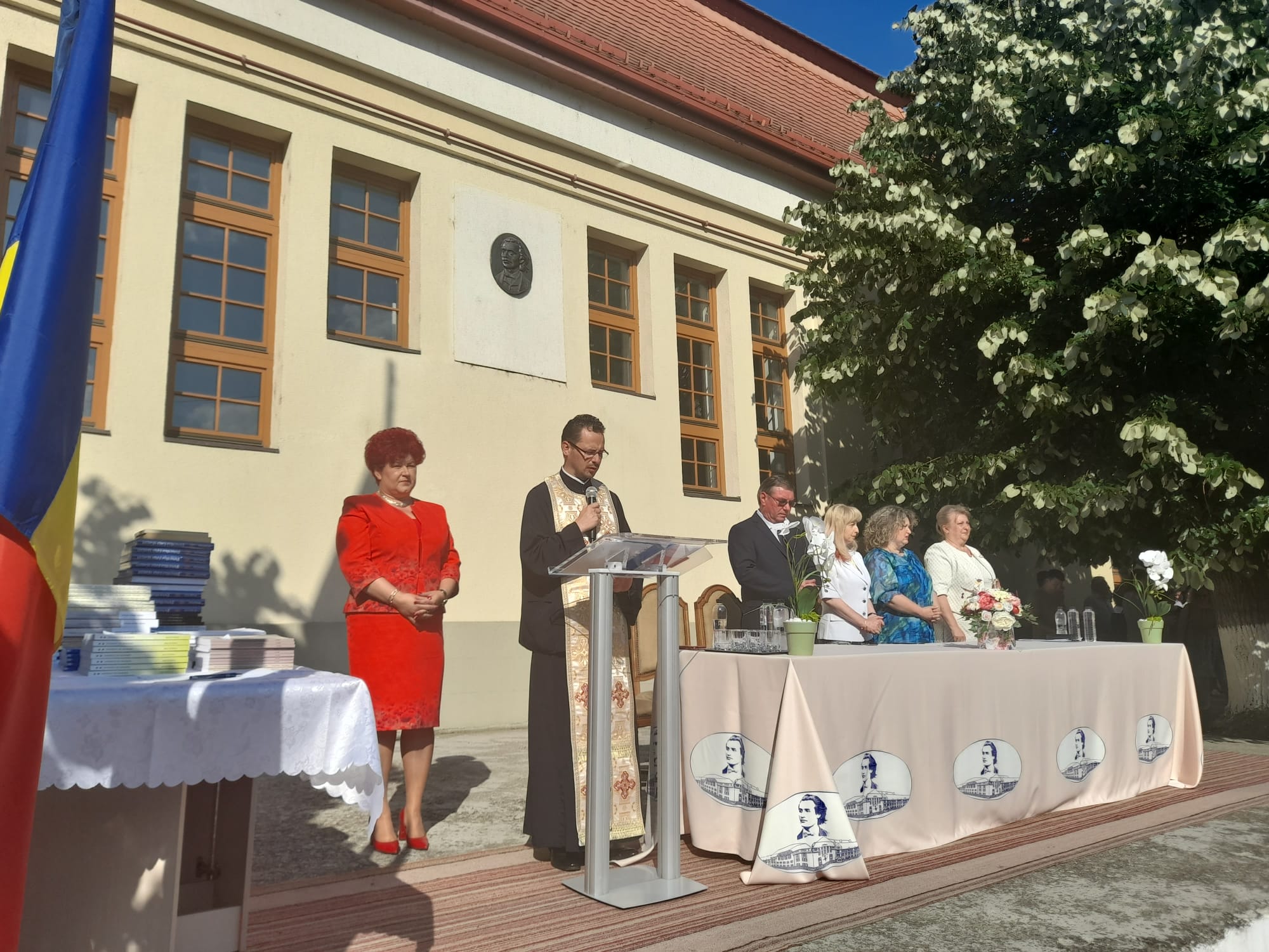 FOTO. Final de an cu rezultate excelente pentru elevii claselor V-VIII și IX-XI de la CN "Mihai Eminescu"