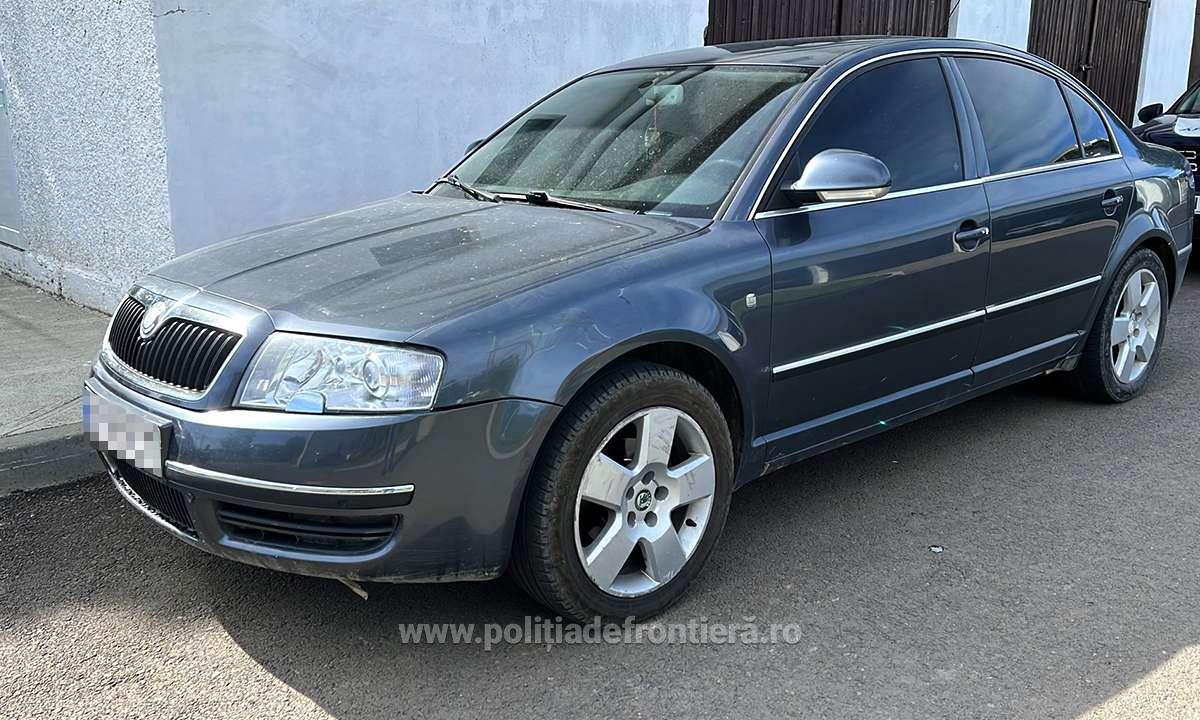 O femeie ucraineană prinsă cu o mașină furată la PTF Siret