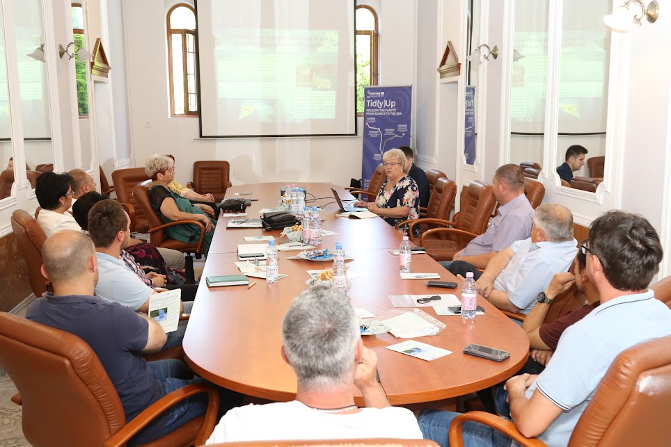 FOTOGALERIE. Masa rotundă cu tema „Macro- și micro-plasticele – Factori de risc pentru mediu și sănătate”