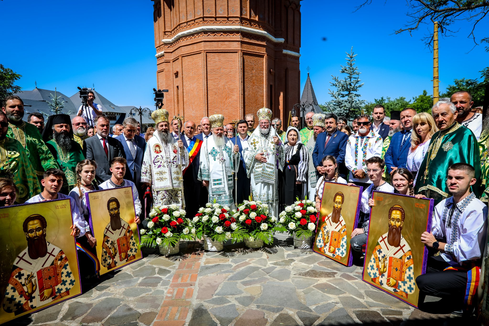 Slujbă Arhierească la Hramul Mănăstirii de la Scărișoara