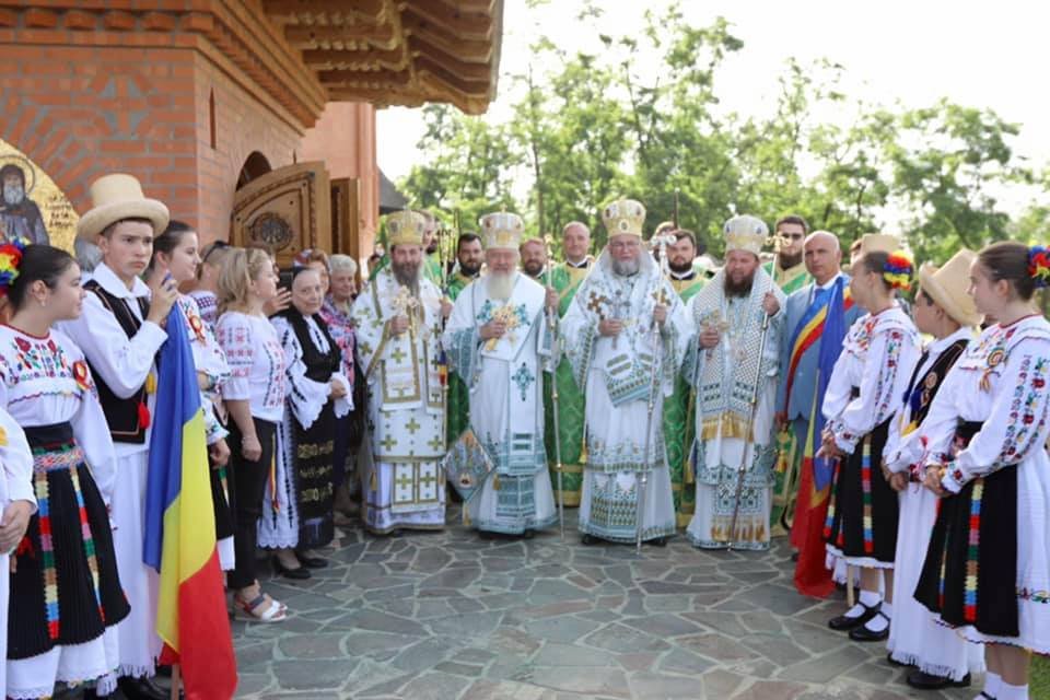 Patru episcopi la hramul Mănăstirii de la  Scărișoara Nouă