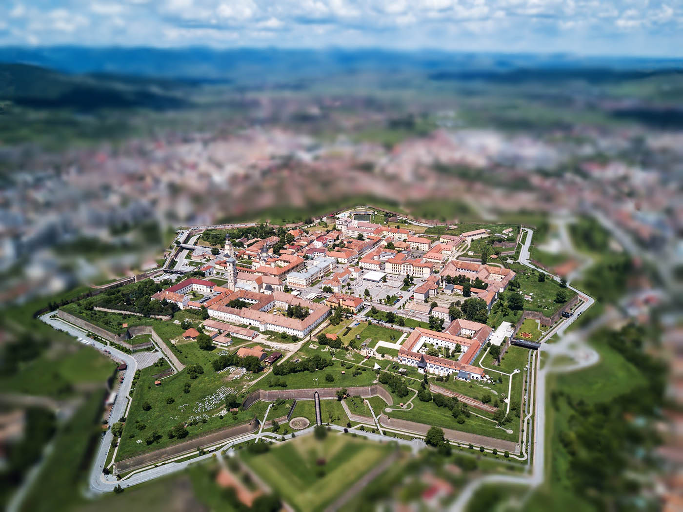 Destinații de weekend. Cetatea Alba Carolina, locul pe care orice român ar trebui să-l viziteze  măcar o dată în viață