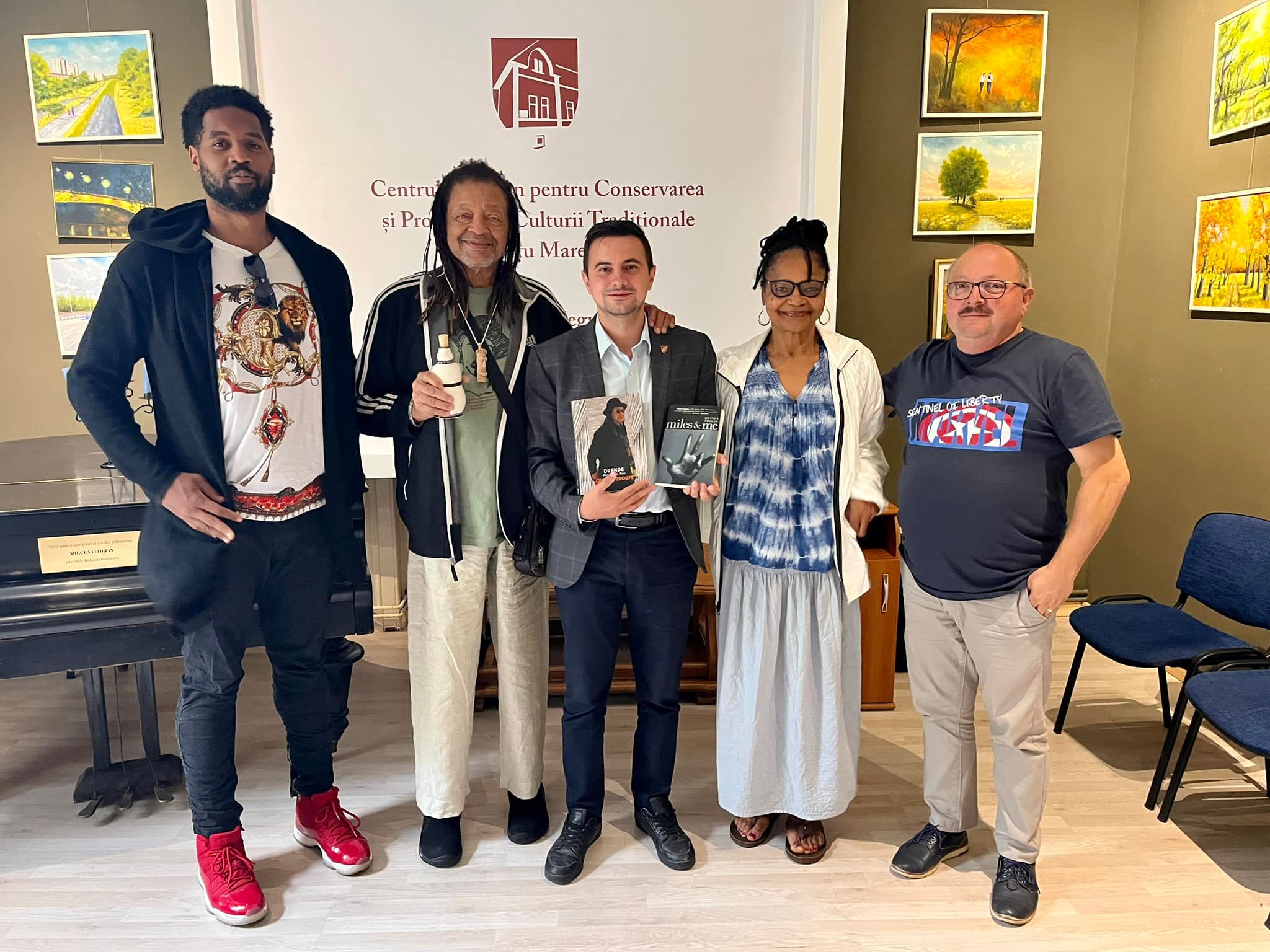 Un mare scriitor american în vizită la Centrul de Creație