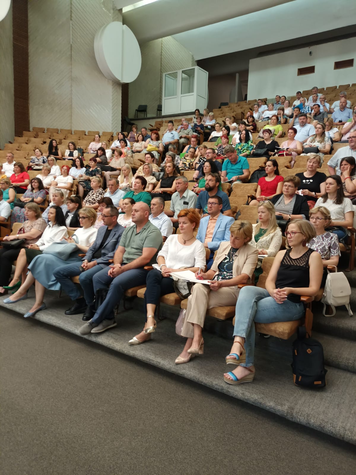 Ședință cu directorii unităților de învățământ preuniversitar, la Consiliul Județean