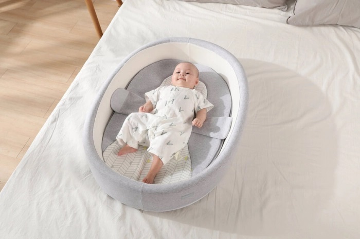 Mai mult decât un simplu coșuleț de bebe: iată cu ce accesorii vine în colet!