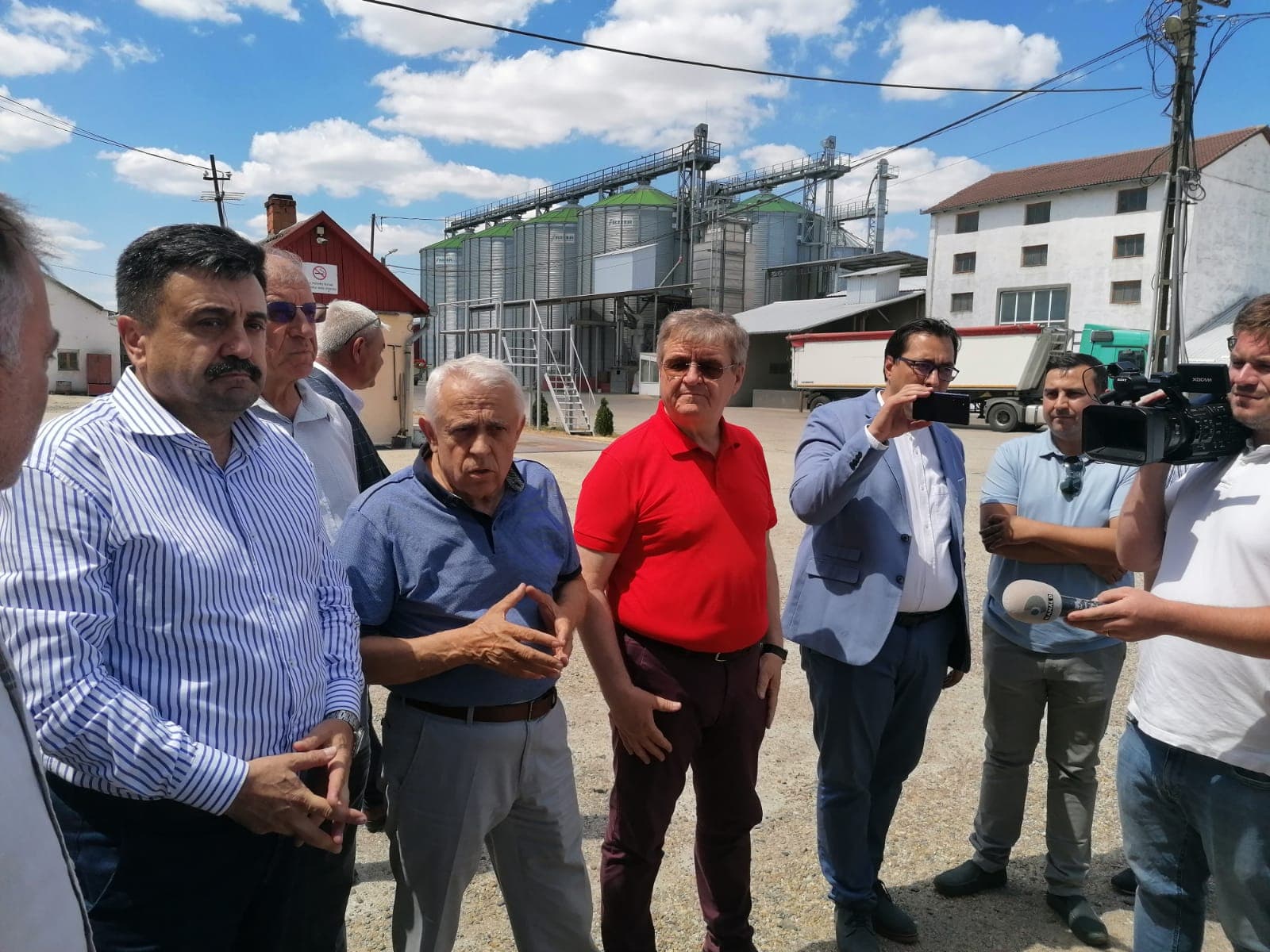 FOTOGALERIE. Ministrul Agriculturii, în mijlocul fermierilor sătmăreni