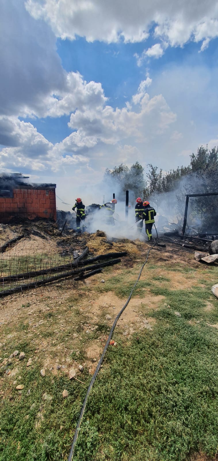 Incendiu în localitatea Gerăușa la un grajd de animale