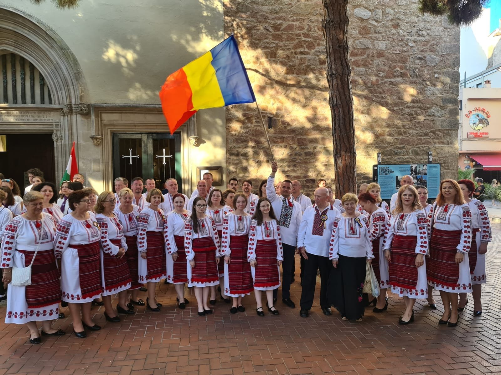 PERFORMANȚĂ. Corul Medieșana a urcat drapelul României pe locuri fruntașe la un festival de muzică din Barcelona